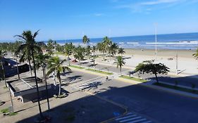 Apartamento Peruibe pé na areia!!!